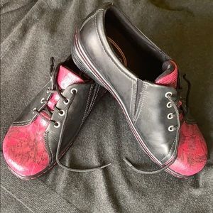 New Klogs 8M Blk&Red laced up shoes.